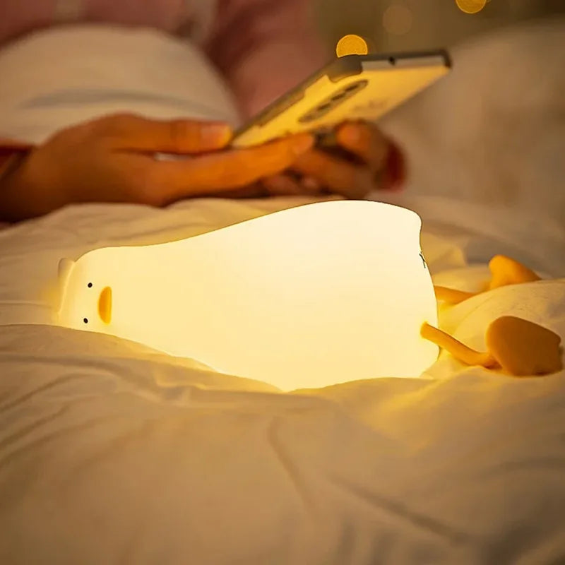 Pinching Duck Table Lamp